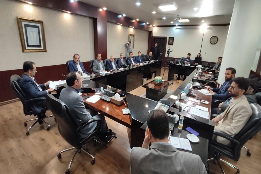 در جامعه اسلامی، وکیل پاسدار عدالت، آزادی و کرامت ملت است در جامعه اسلامی، وکیل پاسدار عدالت، آزادی و کرامت ملت است