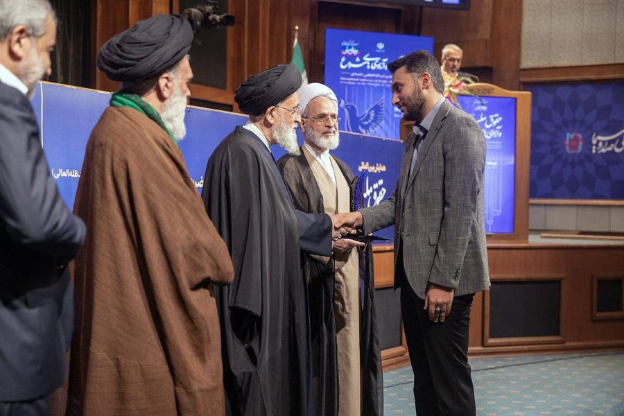 تجلیل از خانواده شهید طهرانچی در همایش بین‌المللی حقوق ملت و آزادی‌های مشروع